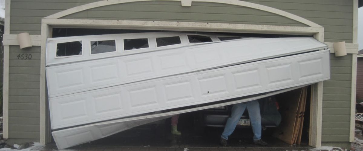 What Impacts the Cost of Garage Door Repair in Chicago?